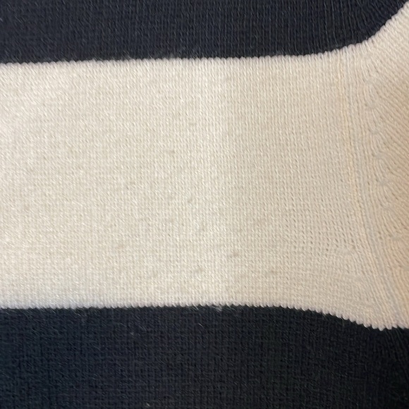 Theory Black and White Semi Cropped Sweater Size Small - Picture 6 of 9